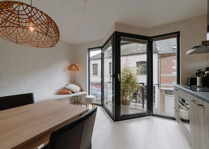 Chimay : La Chambre Blanche De La Grand Place