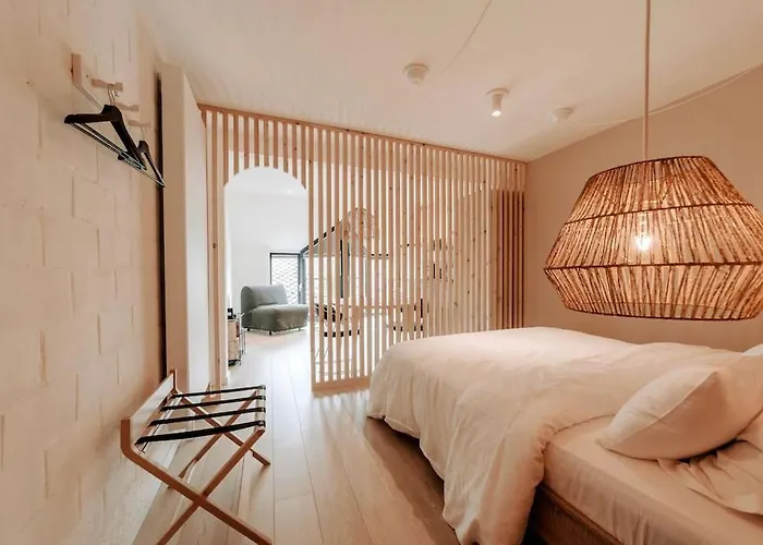 Chimay : La Chambre Doree De La Grand Place
