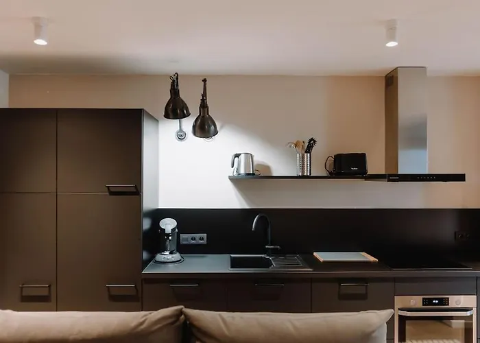 Chimay : La Chambre Rouge De La Grand Place